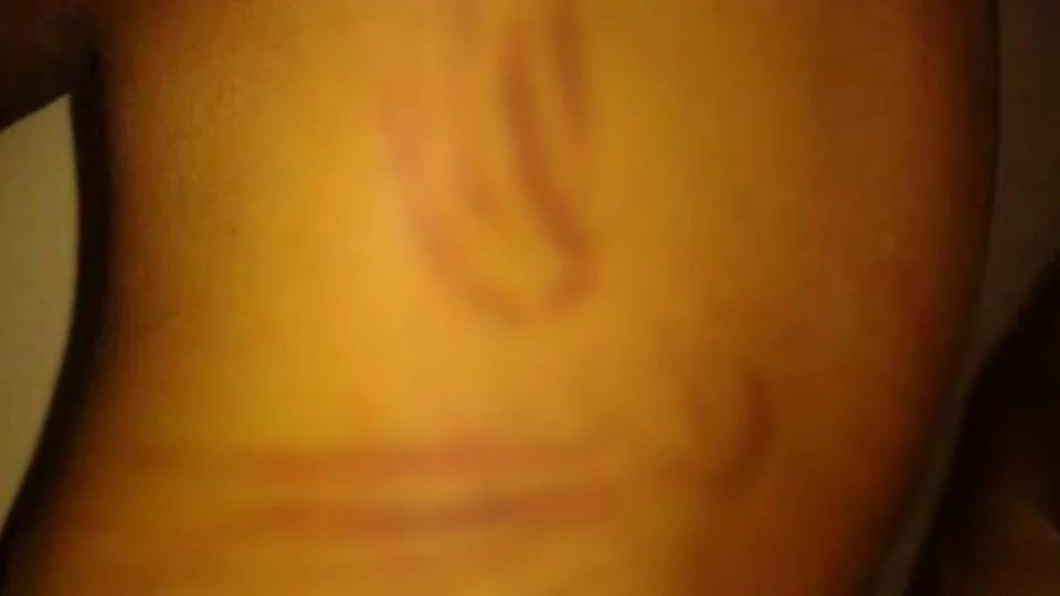 Homem é preso suspeito de chicotear grávida e tentar estrangular a mãe