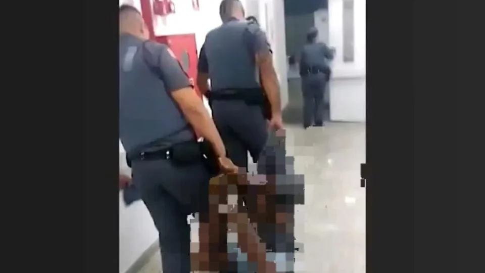 Homem amarrado com cordas por policiais pede indenização por tortura