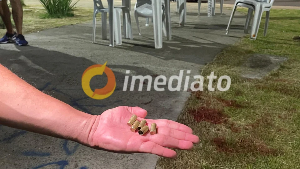 Tiroteio deixa dois homens feridos em praça de alimentação na Cidade Nova