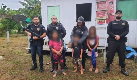 Mulher e três filhos que viviam sob ameaça e cárcere privado são resgatados no Amazonas