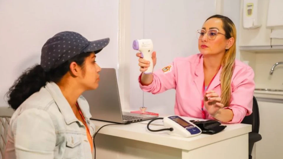 Moradoras da zona Norte e Leste recebem serviços das unidades móveis