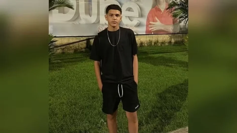 Adolescente de 16 anos é encontrado morto em matagal após sair para encontrar amigos