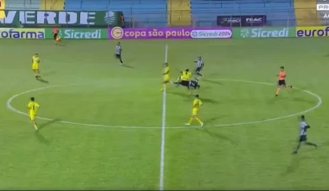 Jogador sofre trauma torácico e craniano após entrada forte de zagueiro