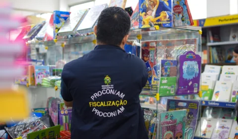 Procon-AM orienta sobre direitos do consumidor na hora de comprar o material escolar