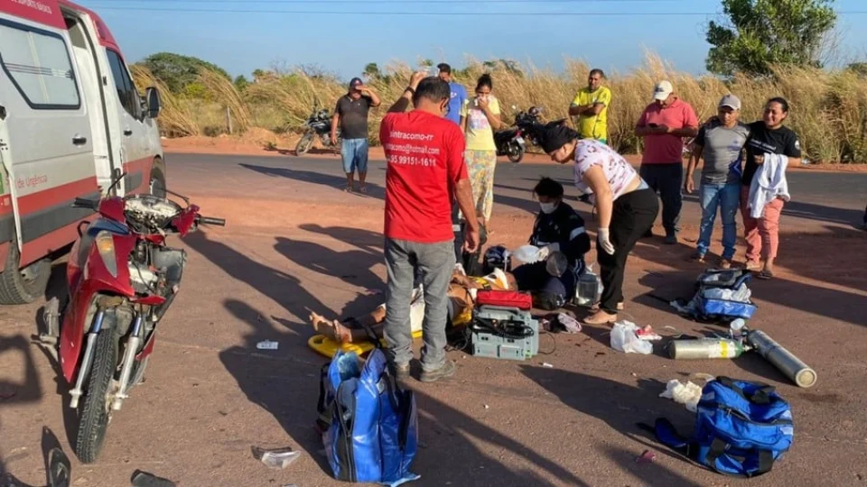 Idoso fica gravemente ferido em colisão entre motos na RR-205