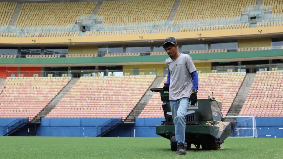 Arena da Amazônia recebe serviços de revitalização para temporada de futebol 2024