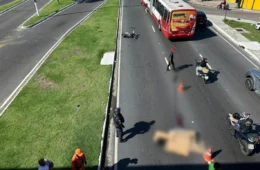 Mulher morre atropelada por motociclista na Max Teixeira em Manaus