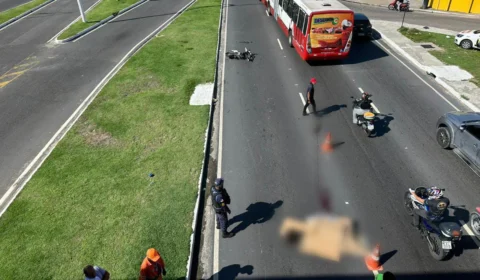 Mulher morre atropelada por motociclista na Max Teixeira em Manaus
