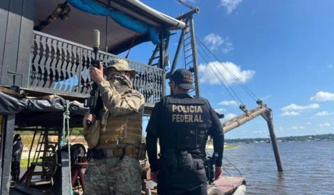 Balsa usada em por garimpeiros ilegais é destruída no Tarumã