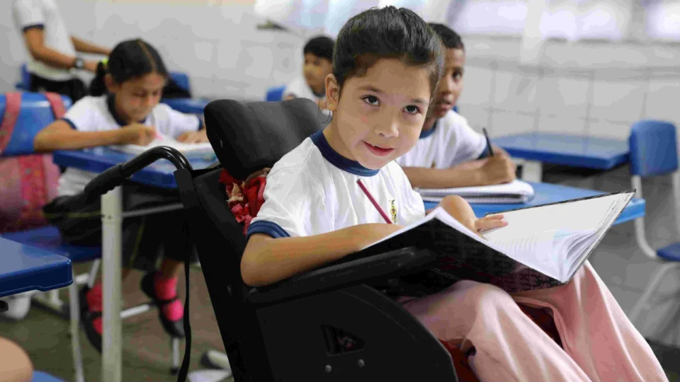 Transferência e matrícula de novos alunos com deficiência da rede pública de ensino começam nesta quarta-feira