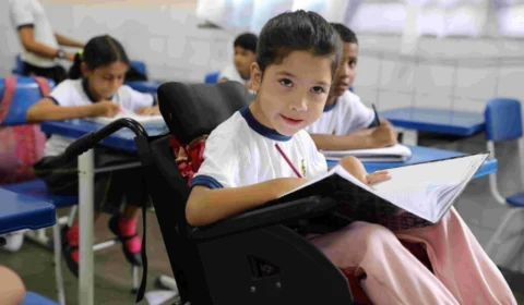 Transferência e matrícula de novos alunos com deficiência da rede pública de ensino começam nesta quarta-feira