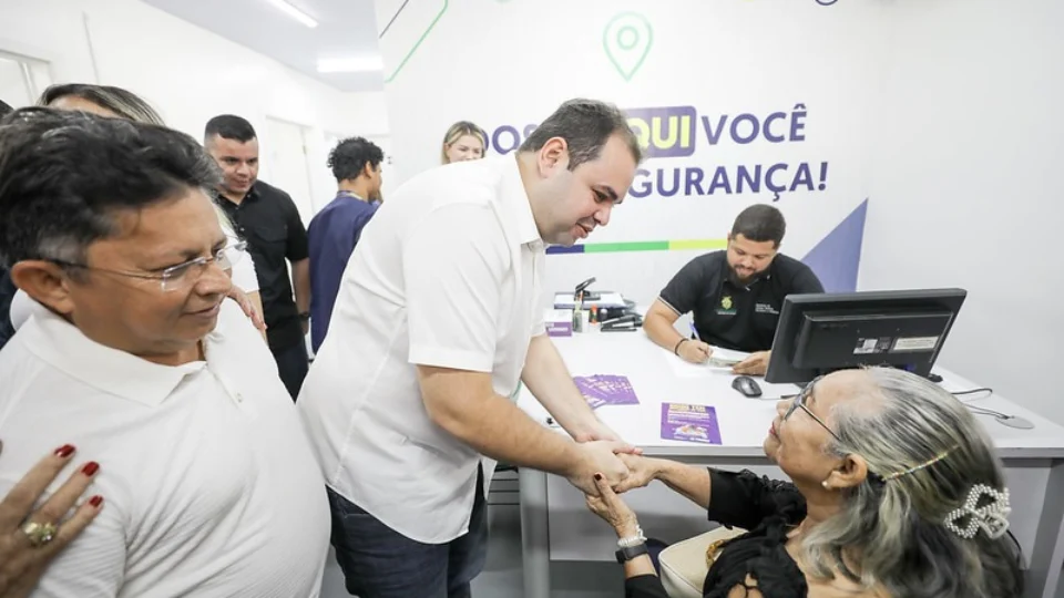 Roberto Cidade, entrega Centro de Proteção do Idoso revitalizado no bairro Parque 10