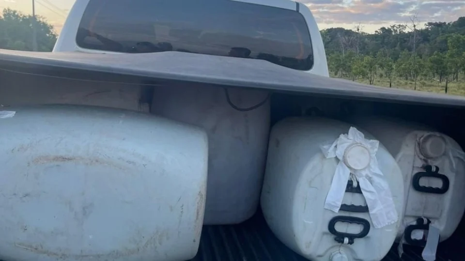Dois homens foram presos transportando 500 litros de combustível em Roraima