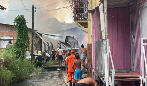 Prefeitura de Manaus dá assistência às famílias atingidas por incêndio nesta sexta-feira