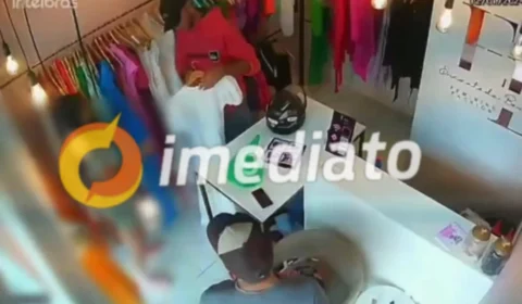 Vídeo: Dona de loja é esfaqueada por dois homens em Juazeiro do Norte, no Ceará