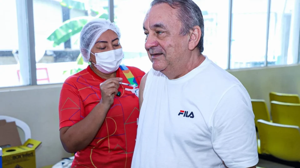 Doses da Coronavac estará disponível para vacinação contra a Covid-19 a partir desta segunda