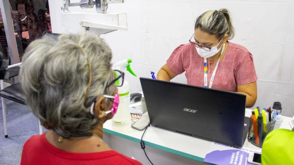 Unidades móveis levam serviços de saúde a moradoras da zona Norte e Leste