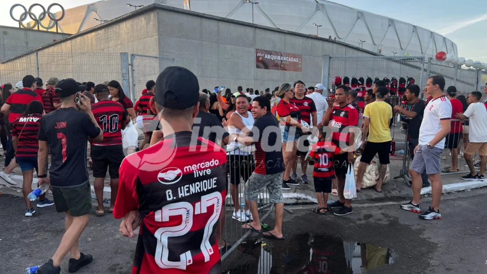 Torcedores lotam Arena da Amazônia para jogo entre Flamengo x Audax