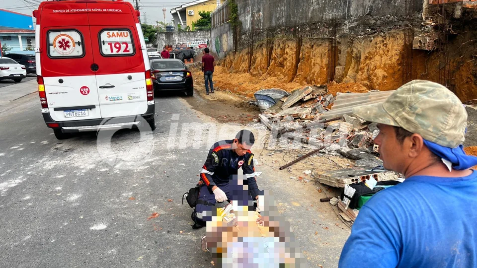 VÍDEO: Muro desaba em trabalhadores durante obra no Parque 10 em Manaus