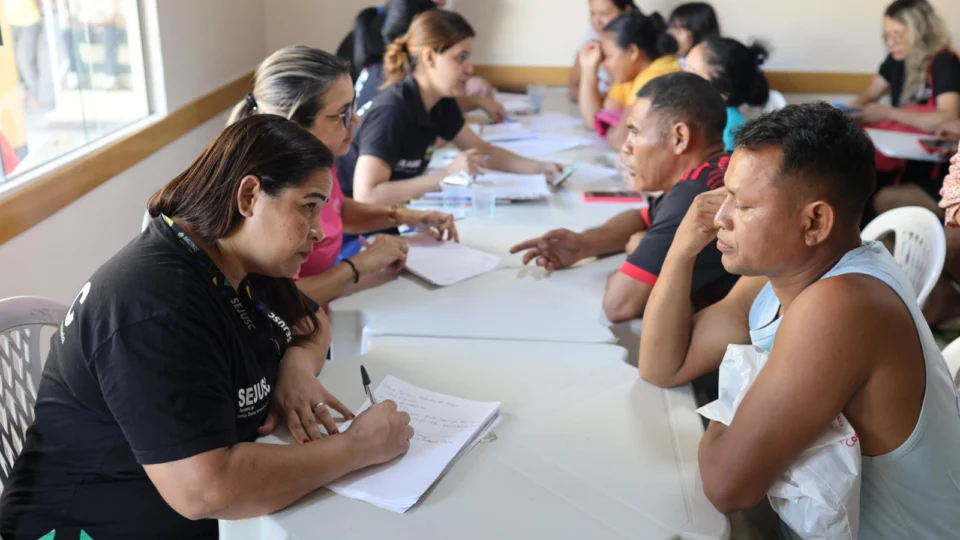 Governo do AM monta operação de ajuda humanitária para atingidos por incêndio no Centro de Manaus