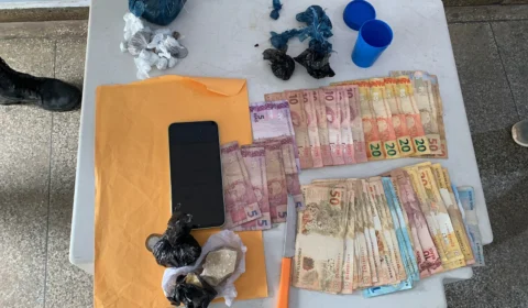 Dois homens são presos em posse de drogas e cerca de R$ 3 mil em espécie no Amazonas