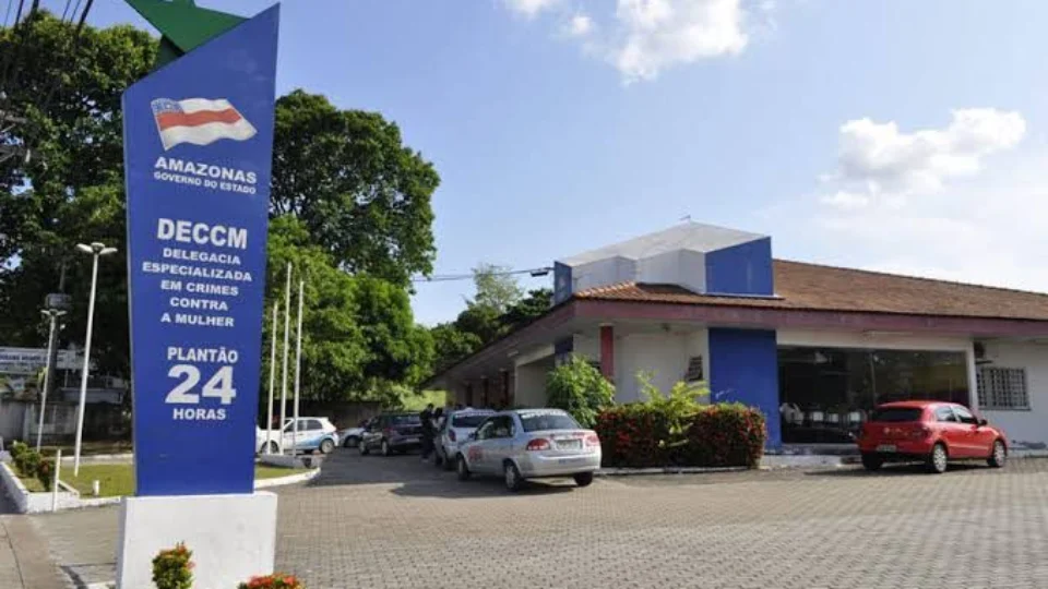 Homem é preso por tentar matar sua ex companheira com golpes de faca em Manaus