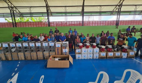 Governo do Amazonas entrega mais R$ 1 milhão em implementos agrícolas a produtores rurais de Anori