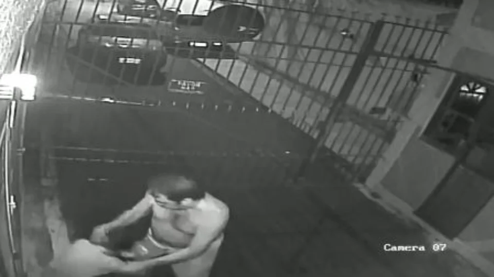 VEJA VÍDEO: marido de síndica de condomínio agride criança por causa de patinete