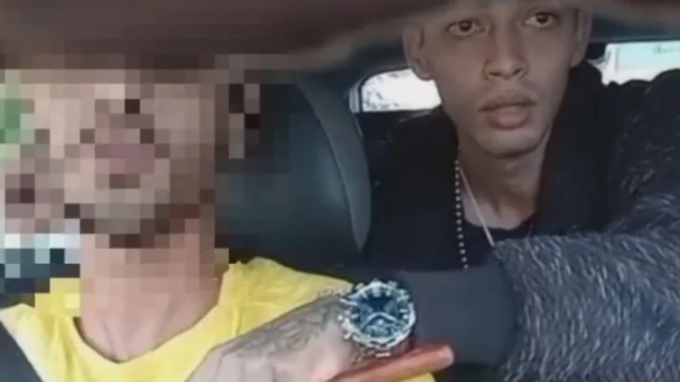 VEJA VÍDEO: câmera flagra ação de criminoso em carro de transporte por aplicativo