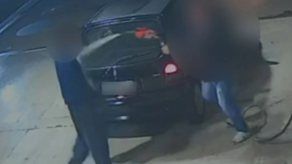 VEJA VÍDEO: frentista espirra combustível em suspeito para evitar assalto em posto