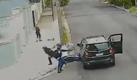 VEJA VÍDEO: motorista derruba e persegue bandidos que faziam arrastão