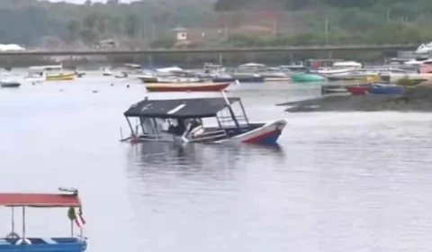 Cinco pessoas morrem e ao menos seis ficam feridos após barco naufragar