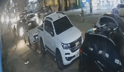 VEJA VÍDEO: imagens registram cadeirante sendo atropelado por táxi