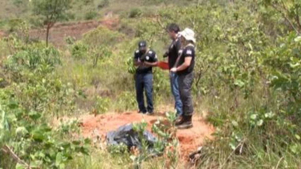 Corpo de adolescente desaparecida é encontrado enterrado em cova