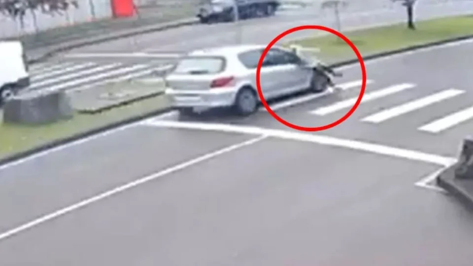 VEJA VÍDEO: idosa é atropelada por carro na faixa de pedestre e motorista foge