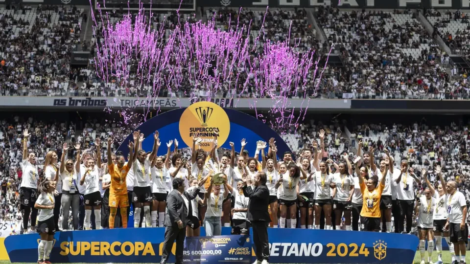 Corinthians derrota Cruzeiro e conquista tri da Supercopa feminina