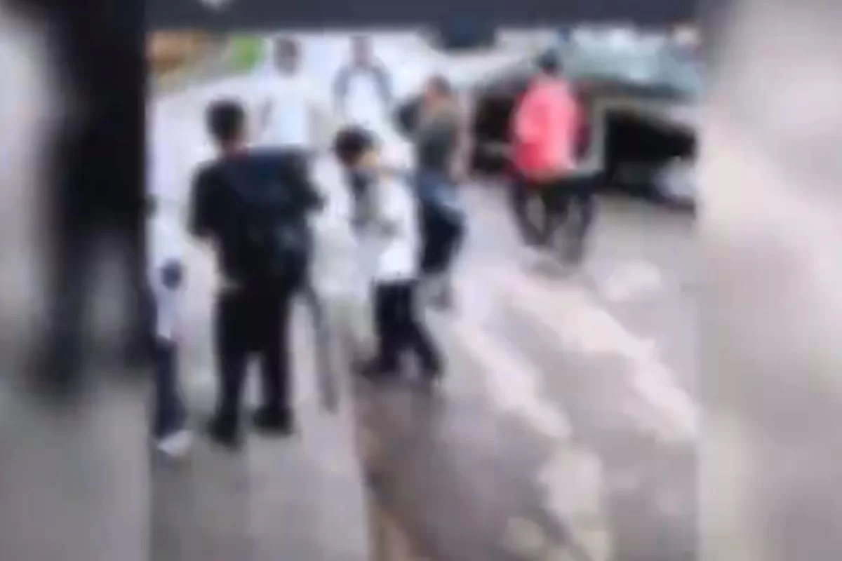 Mantida Mãe e filho suspeitos de matar aluno a facadas têm prisão mantida ...