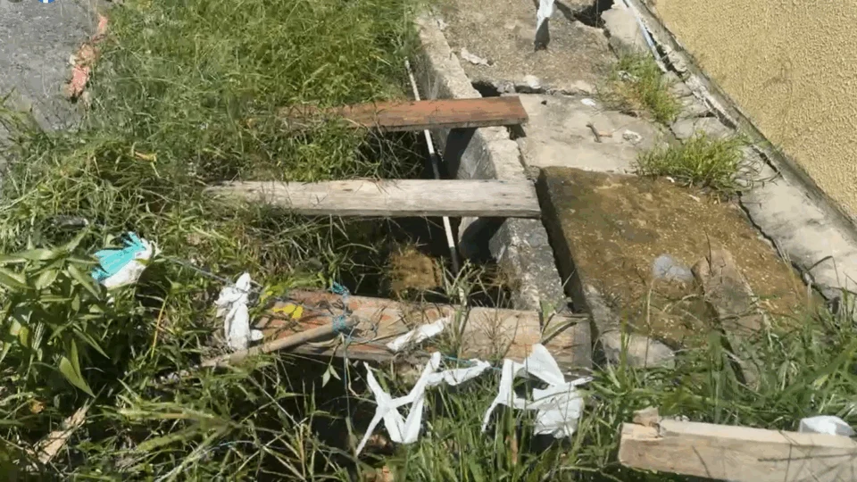 Moradores do bairro Cidade de Deus denunciam calamidade em infraestrutura na rua Beija-Flor