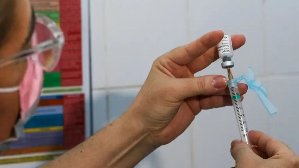 Manaus abre oficialmente vacinação contra a dengue nesta quinta-feira