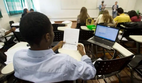 Começa prazo para complementar inscrição adiada no Fies