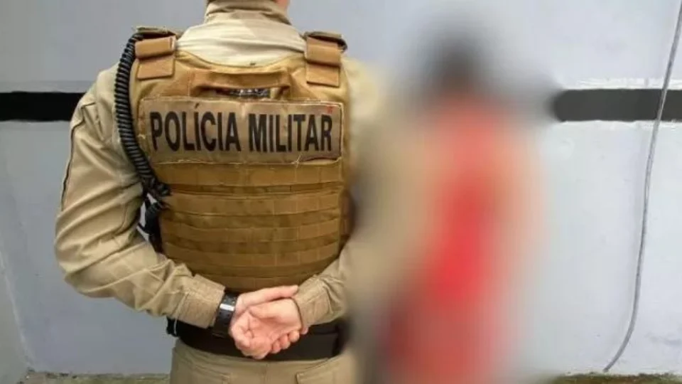 Esposa flagra marido com mulher na própria cama mas acaba presa