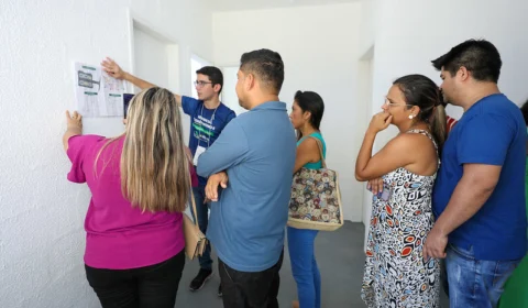 Famílias escolhem apartamentos no Residencial Ozias Monteiro II