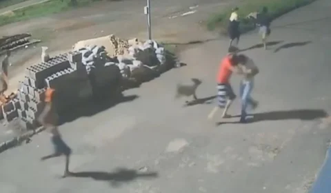 Homem é espancado e agredido com tijoladas na cabeça