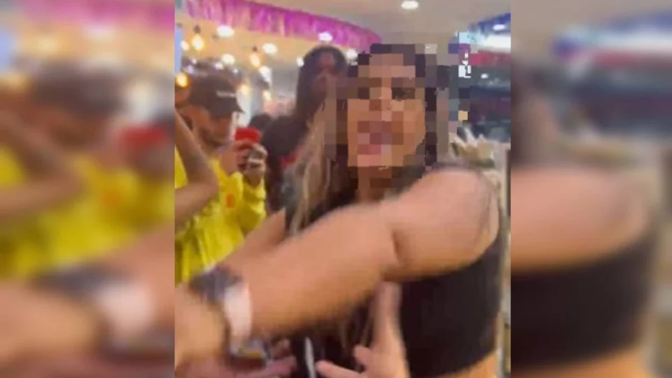VÍDEO: Em ataque homofóbico, mulher diz: “Acha que pode tudo porque dá o c*”