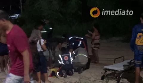 Motorista fica gravemente ferido após carro capotar no Distrito Industrial 2