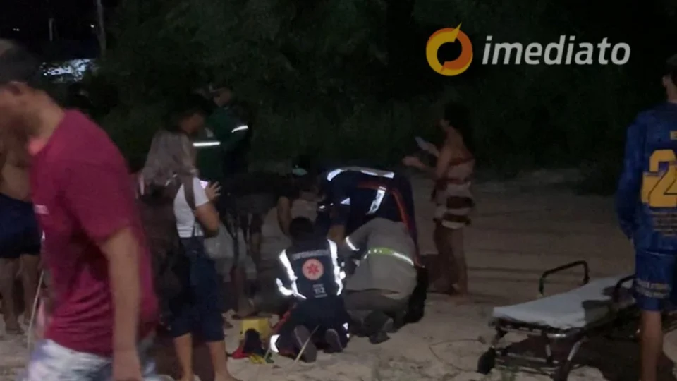 Motorista fica gravemente ferido após carro capotar no Distrito Industrial 2