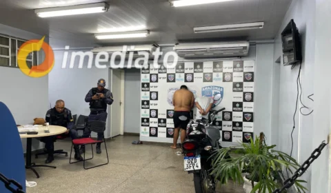 Três homens são presos e dois adolescentes apreendidos com drogas no bairro Coroado