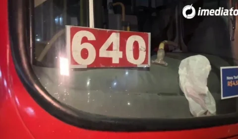 Bandido assalta ônibus da linha 640 no Centro de Manaus