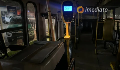 Dupla de bandidos agride motorista durante assalto a ônibus da linha 621