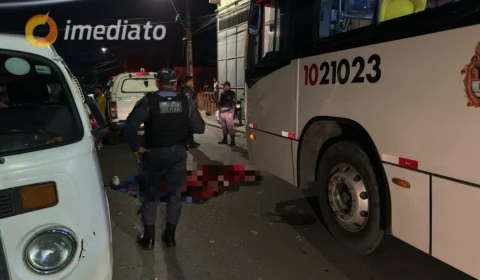 Mototaxista morre após colidir em ônibus no bairro Colônia Terra Nova